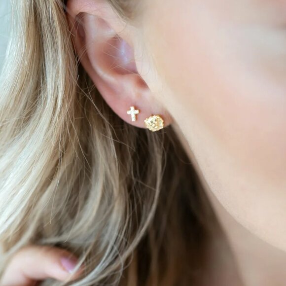 Dainty Diamond Cross Stud Earring Faith Gift Tragus Stud screw back - Picture 2 of 7